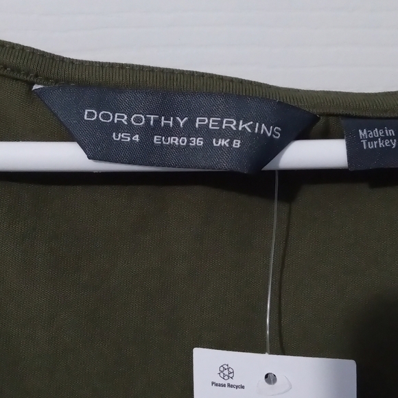 Dorothy Perkins Green Fit and Flare Midi Dress with Puff Sleeves - Picture 2 of 3